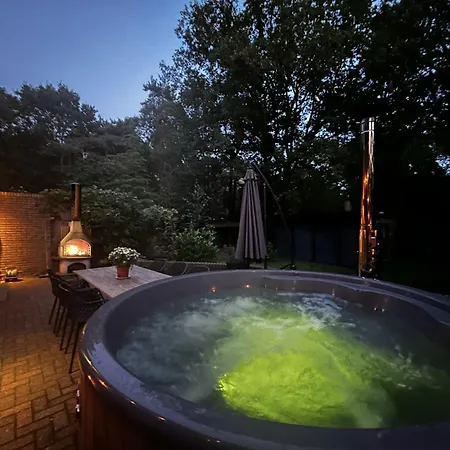 בית נופש In With Hot Tub & Forest, Cleaning Included זלהם