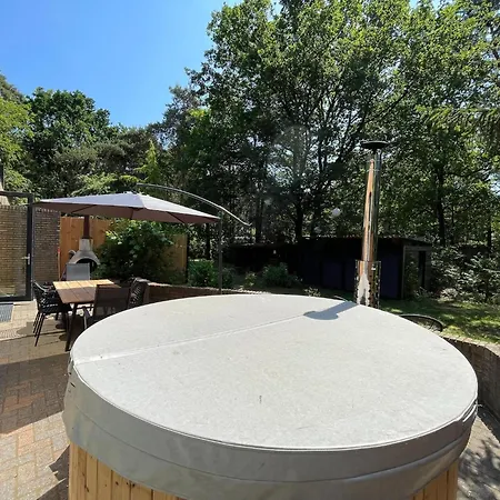 In With Hot Tub & Forest, Cleaning Included *